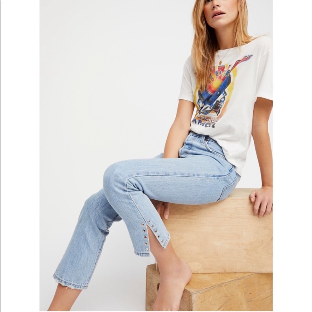 Levi 501 | Straight leg ankle hem split detail